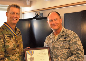 Lt. Gen. Hokanson receives Oregon 30-Year Medal