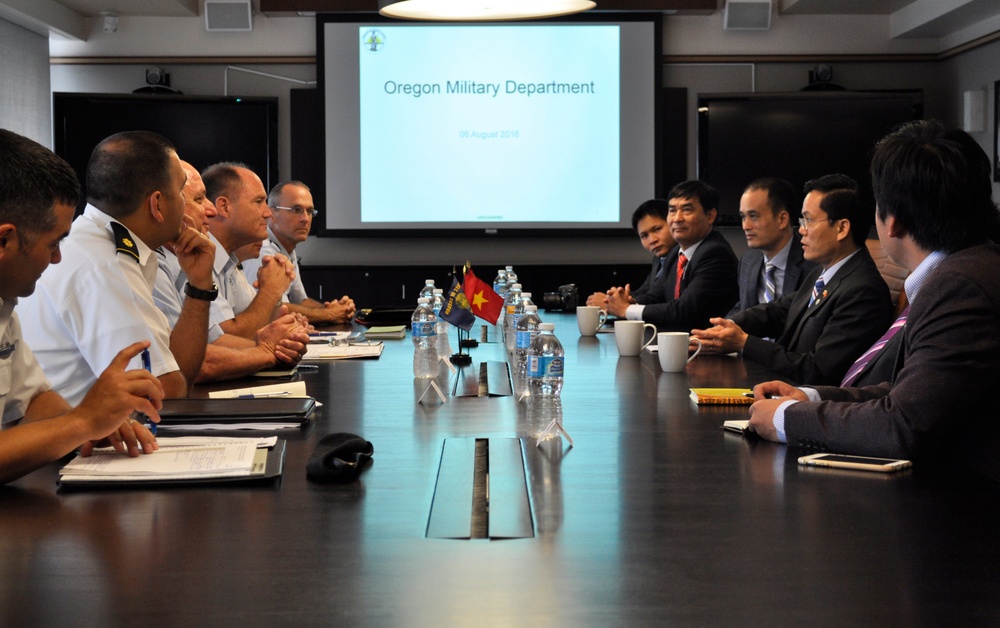 Oregon Guard meets with Vietnamese delegation on emergency operations capabilities
