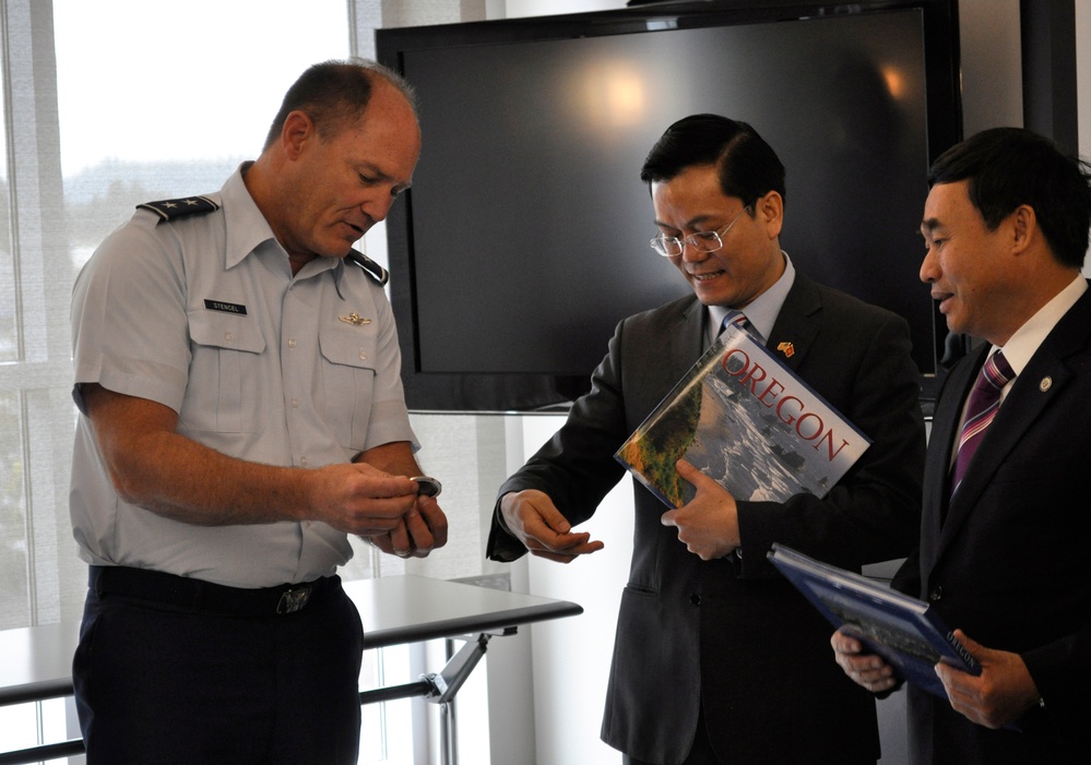 Oregon Guard meets with Vietnamese delegation on domestic emergency operations