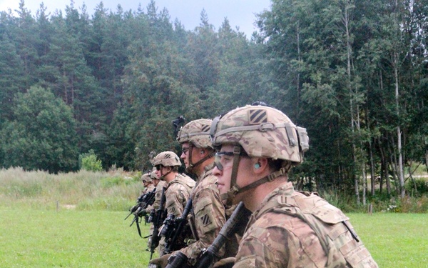 Speed and Power Soldiers conduct reflexive fire training in Estonia