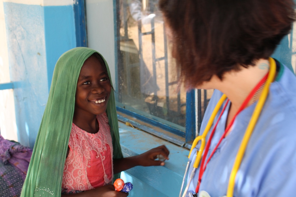 Army Reserve nurse makes a new friend at Chad hospital