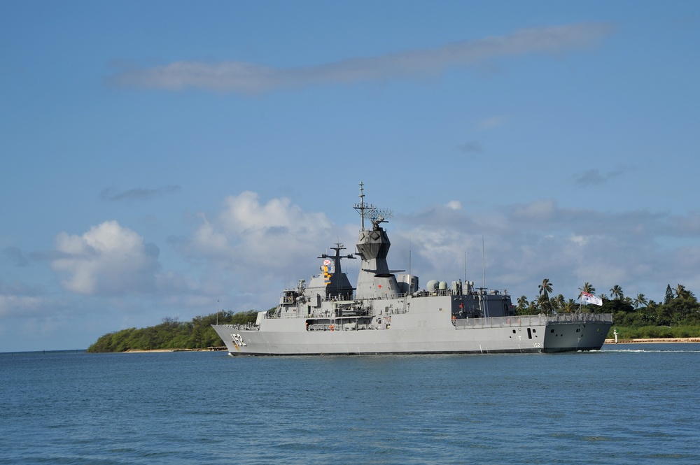 Royal Australian Navy Anzac Class Frigate HMAS Warramunga (FFH 152) Departs Joint Base Pearl Harbor-Hickam Following the Conclusion of RIMPAC 2016