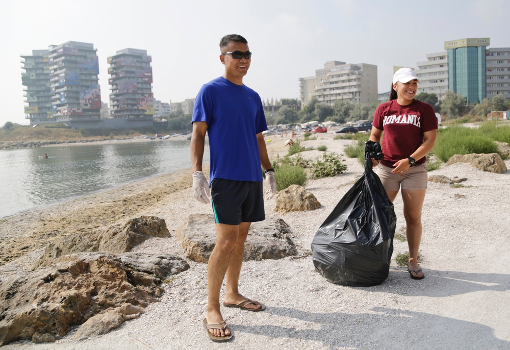22nd MEU Marines and Sailors Clean Up a Beach In Romania