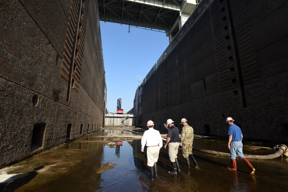 Congressman gets close look at dewatered Chickamauga Lock