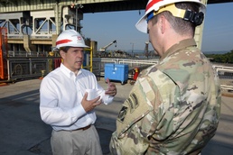 Congressman gets close look at dewatered Chickamauga Lock