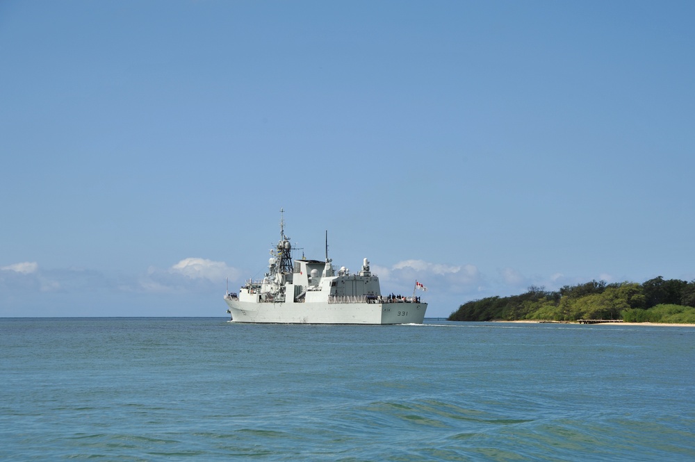 Royal Canadian Navy Halifax-Class Frigate Her Majesty’s Canadian Ship Vancouver (FFH 331) Departs Joint Base Pearl Harbor-Hickam Following the Conclusion of RIMPAC 2016