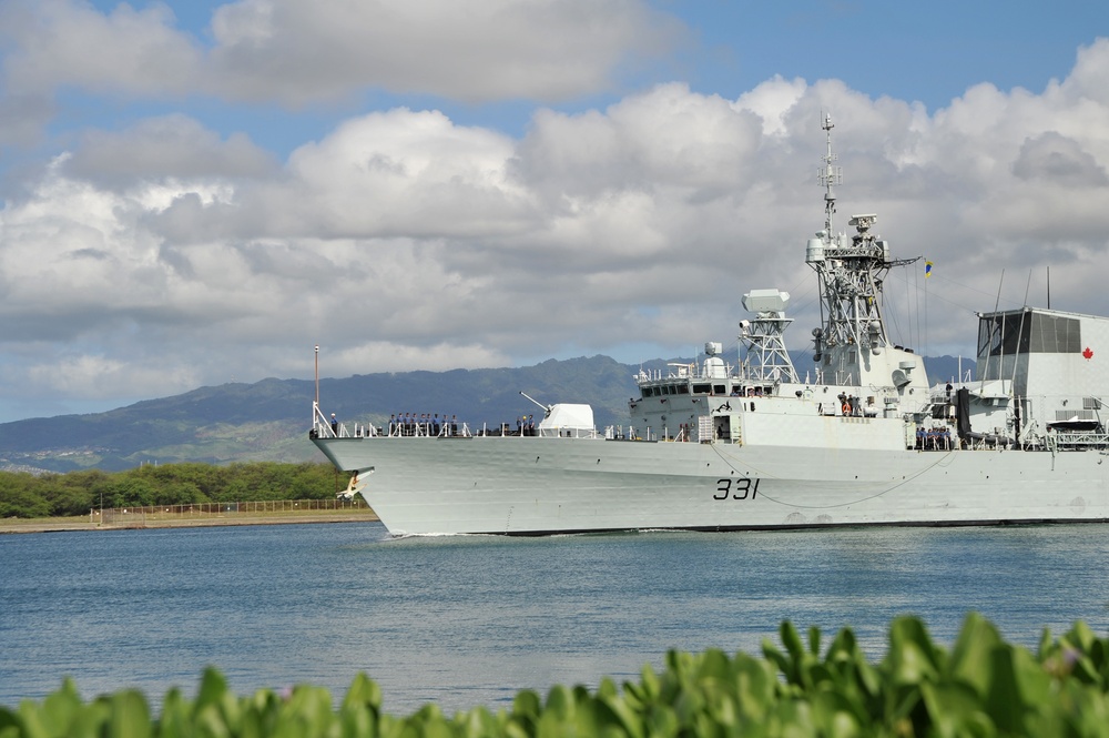 Royal Canadian Navy Halifax-Class Frigate Her Majesty’s Canadian Ship Vancouver (FFH 331) Departs Joint Base Pearl Harbor-Hickam Following the Conclusion of RIMPAC 2016