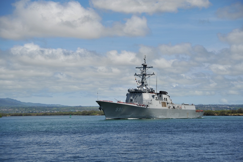 Republic of Korea Sejong the Great-Class Destroyer Sejong the Great (DDG 991) Departs Joint Base Pearl Harbor-Hickam Following the Conclusion of RIMPAC 2016