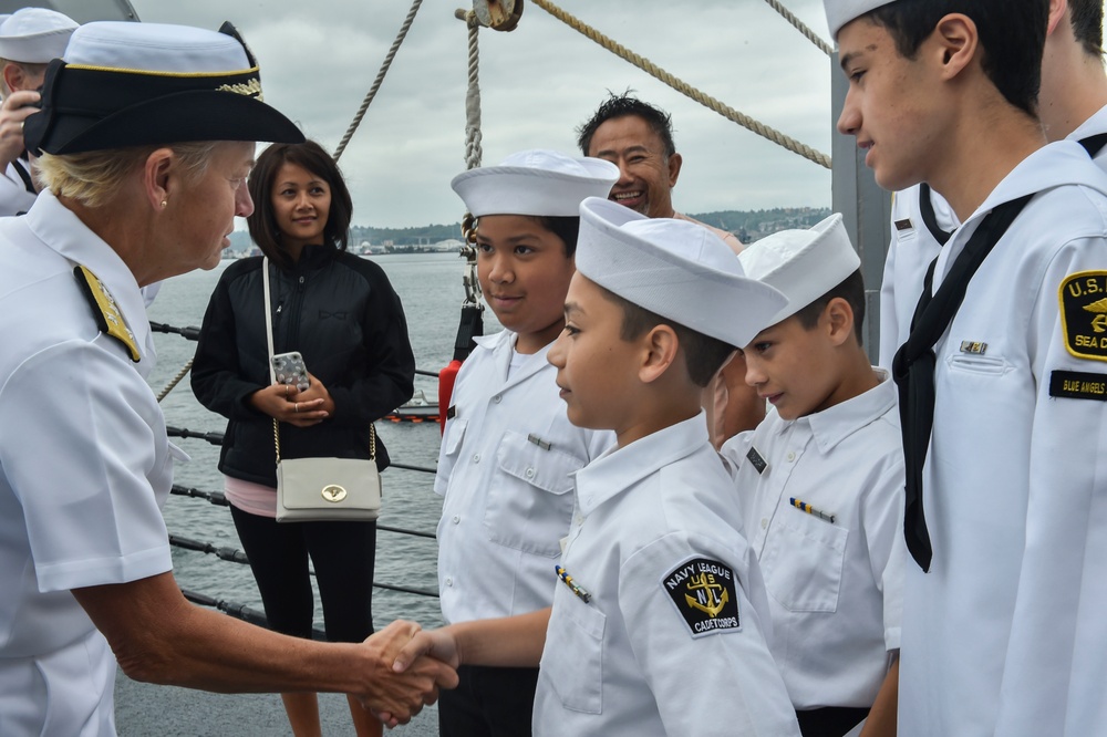 C3F engages ship tourists aboard USS Gridley