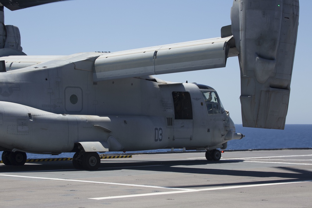 SPMAGTF-CR-AF Conducts Bilateral Training with French Ship BPC Dixmude