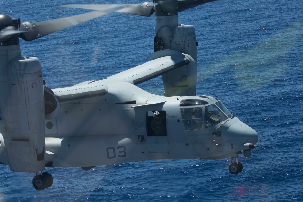 SPMAGTF-CR-AF Conducts Bilateral Training with French Ship BPC Dixmude