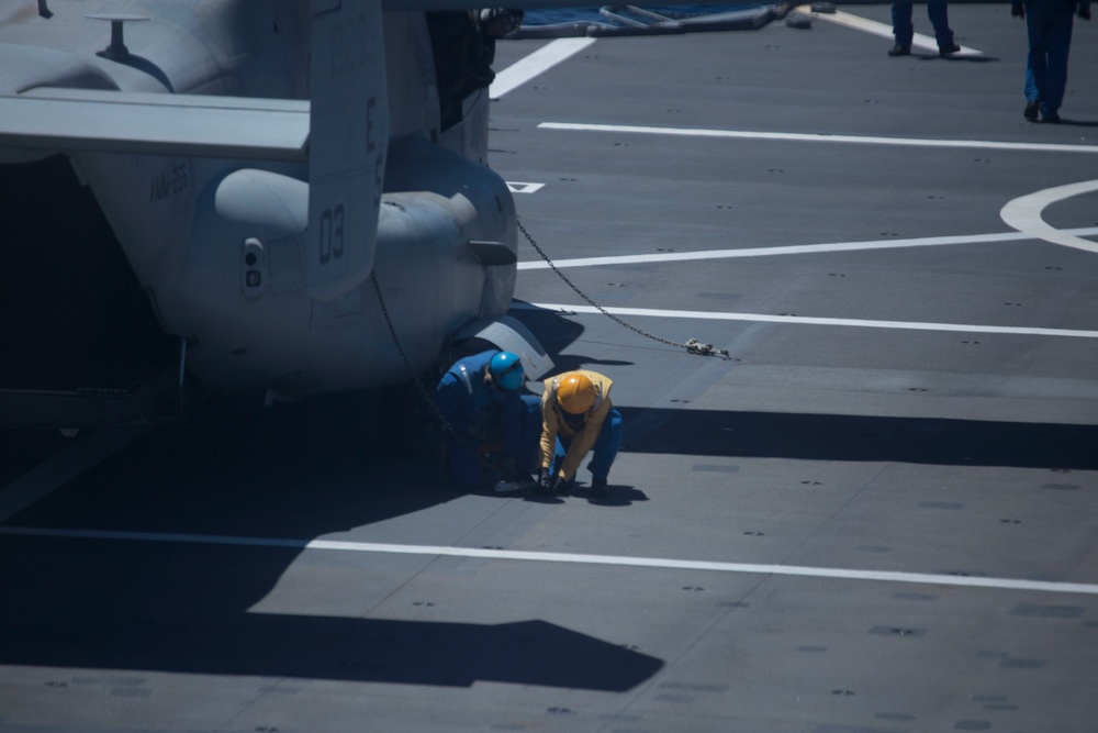 SPMAGTF-CR-AF Conducts Bilateral Training with French Ship BPC Dixmude