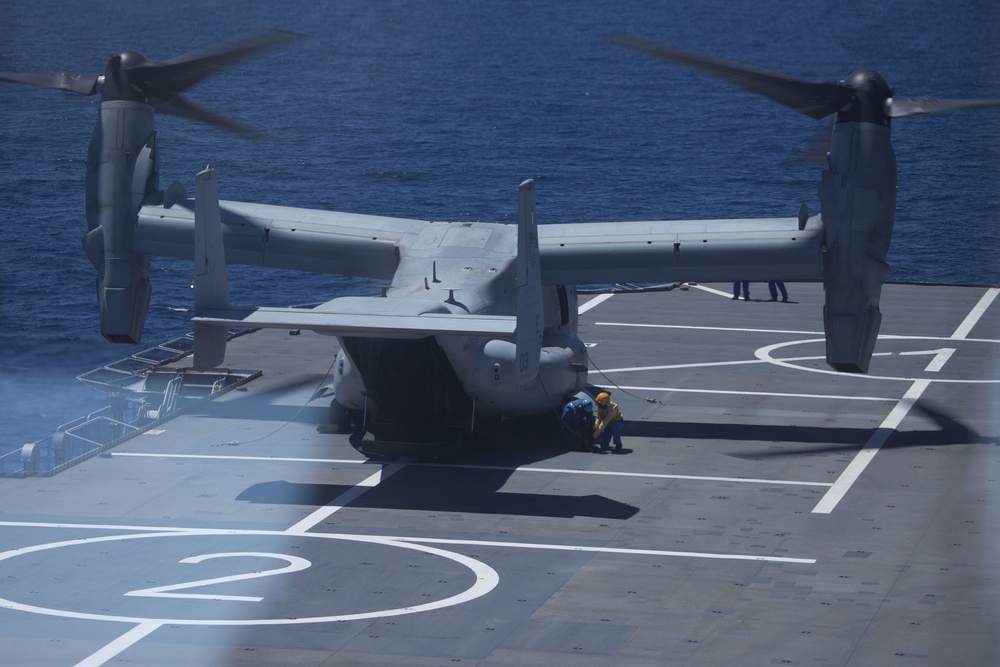 SPMAGTF-CR-AF Conducts Bilateral Training with French Ship BPC Dixmude