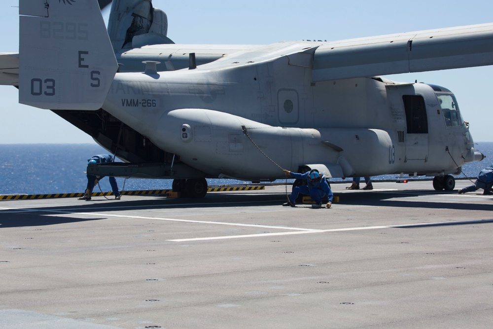 SPMAGTF-CR-AF Conducts Bilateral Training with French Ship BPC Dixmude