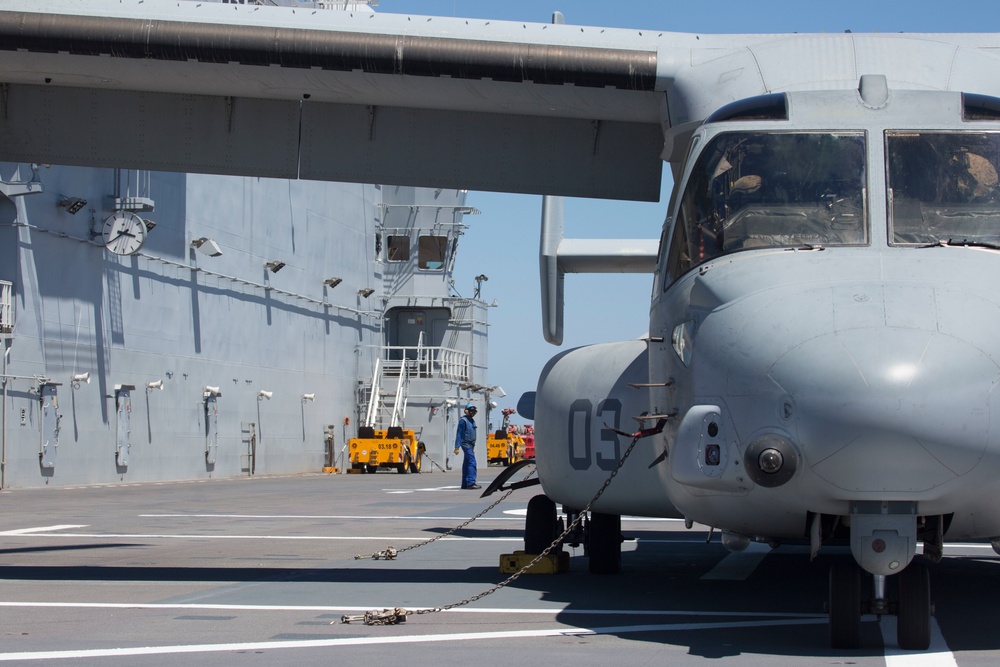 SPMAGTF-CR-AF Conducts Bilateral Training with French Ship BPC Dixmude