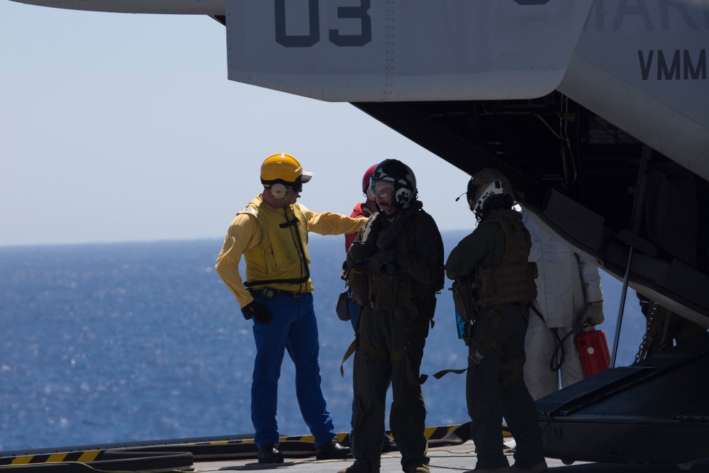 SPMAGTF-CR-AF Conducts Bilateral Training with French Ship BPC Dixmude