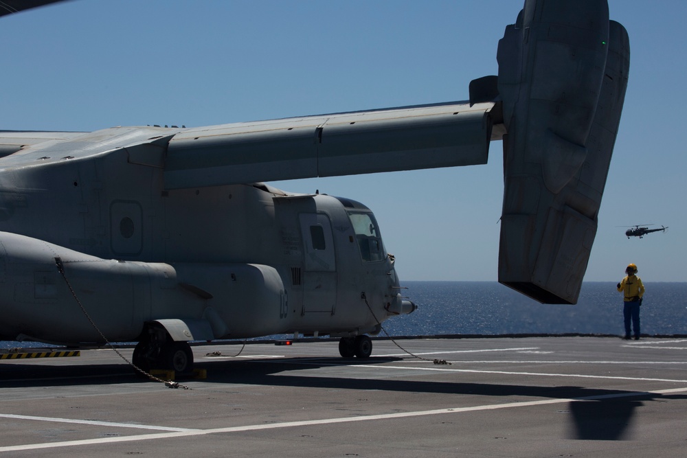 SPMAGTF-CR-AF Conducts Bilateral Training with French Ship BPC Dixmude
