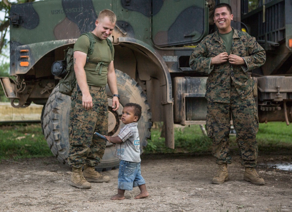 Marines, Honduran Soldiers Work Together On Engineering Projects