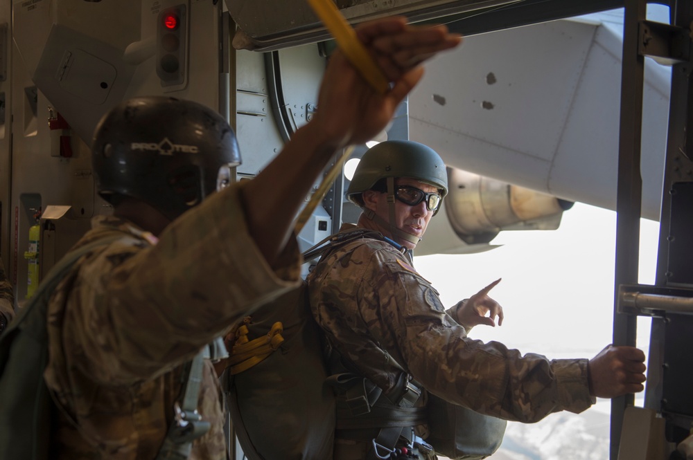 Special Operations Command Pacific Service Members Conduct Static Line and Free Fall Jumps Over Oahu