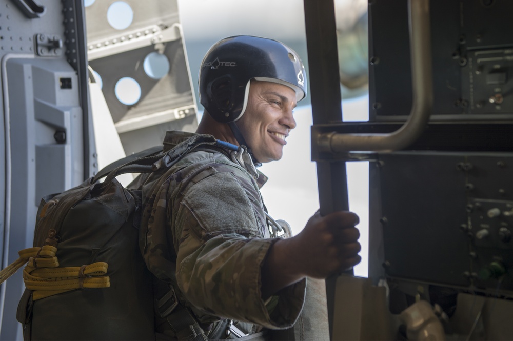 Special Operations Command Pacific Service Members Conduct Static Line and Free Fall Jumps Over Oahu