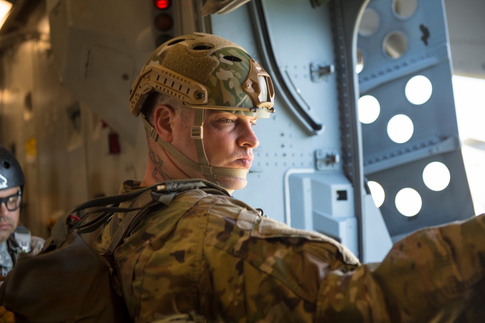 Special Operations Command Pacific Service Members Conduct Static Line and Free Fall Jumps Over Oahu