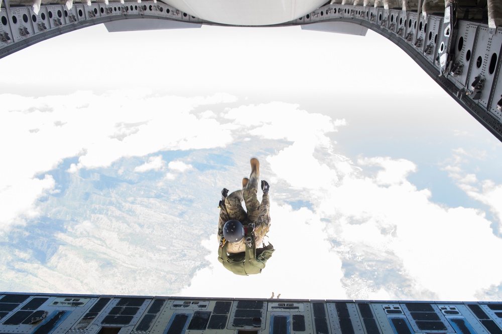 Special Operations Command Pacific Service Members Conduct Static Line and Free Fall Jumps Over Oahu