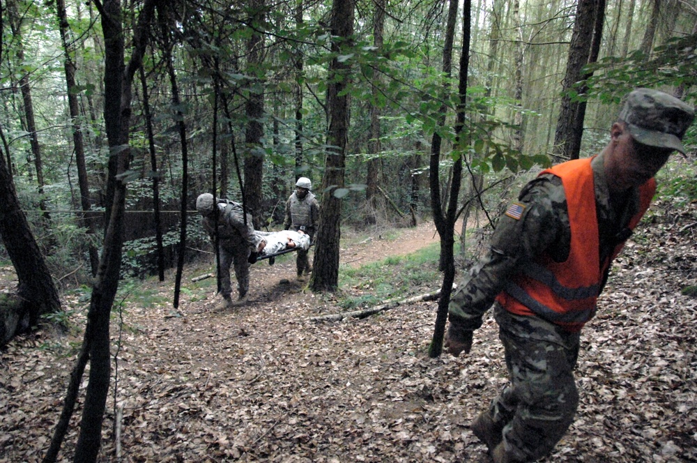 39th Transportation Battalion (MC) EFMB Litter Course Training