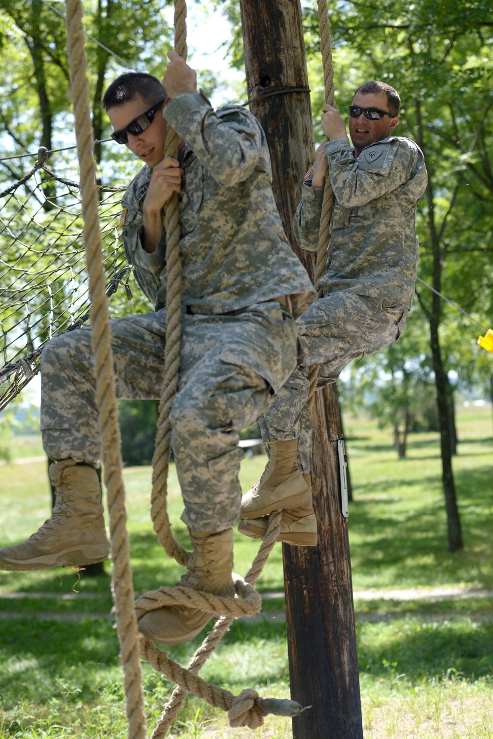 38th ID soldiers tackle confidence course