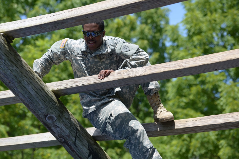 38th ID soldiers tackle confidence course