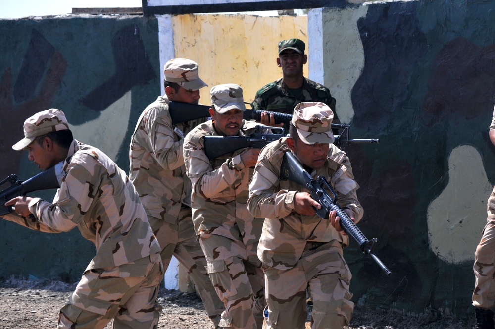 Iraqi ranger students practice urban operations