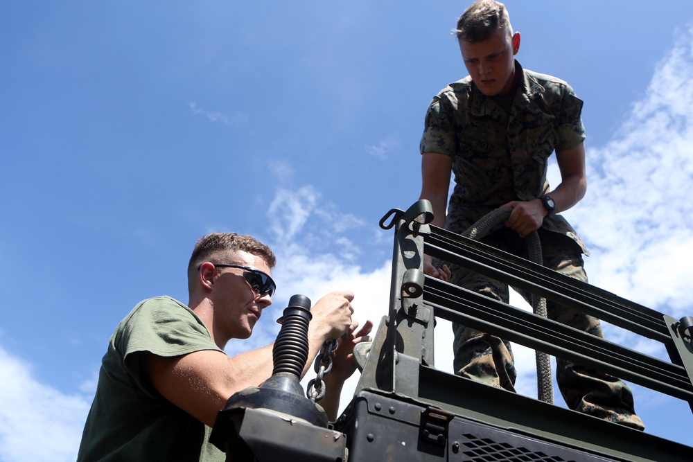 Marines with CLB-26 conduct HST training