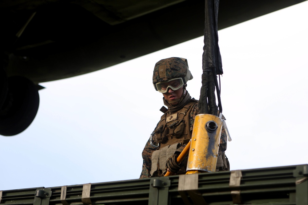 Marines with CLB-26 conduct HST training