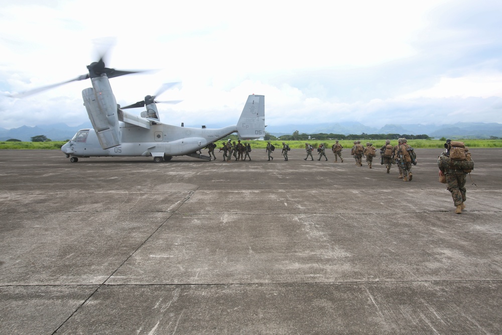3/3 Marines head to field with Philippine Marine Corps for AASE 16.2