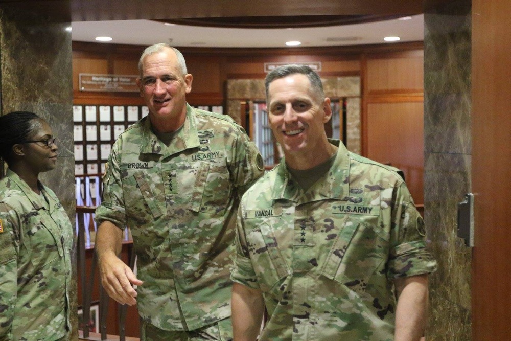 USARPAC CG Gen. Brown Visits Korea
