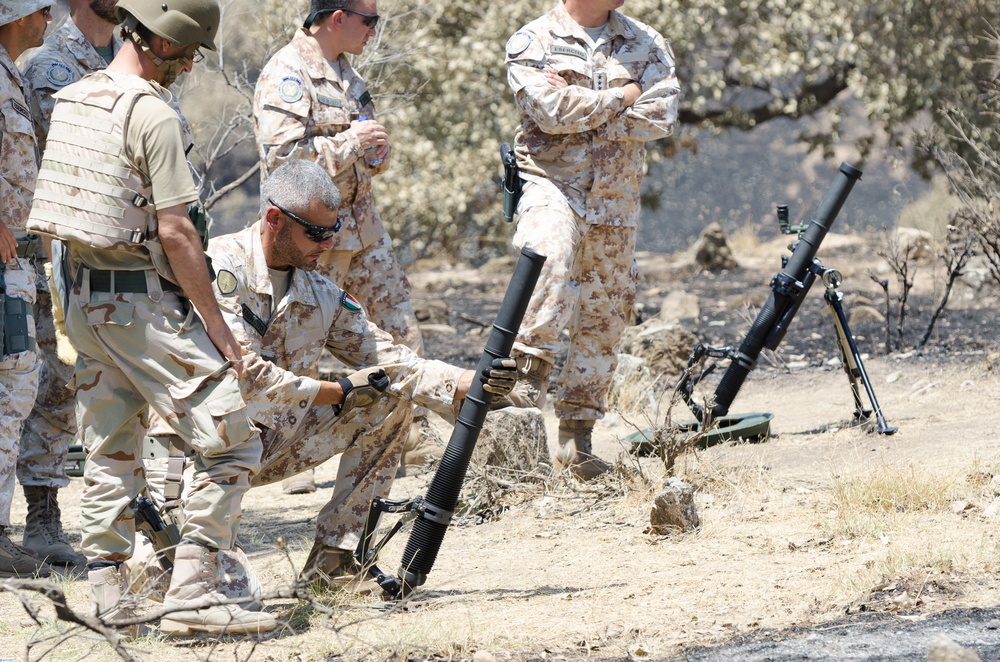 Italians train Peshmerga on 60mm mortars