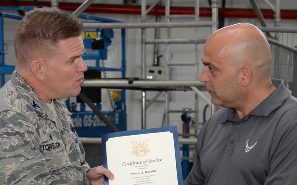 LNDH employee receives 30-year pin