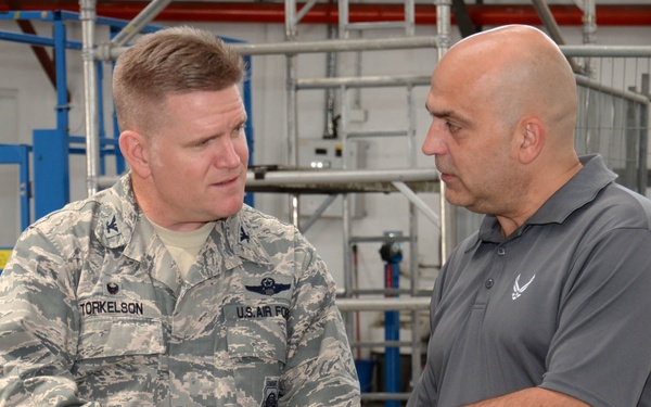 LNDH employee receives 30-year pin