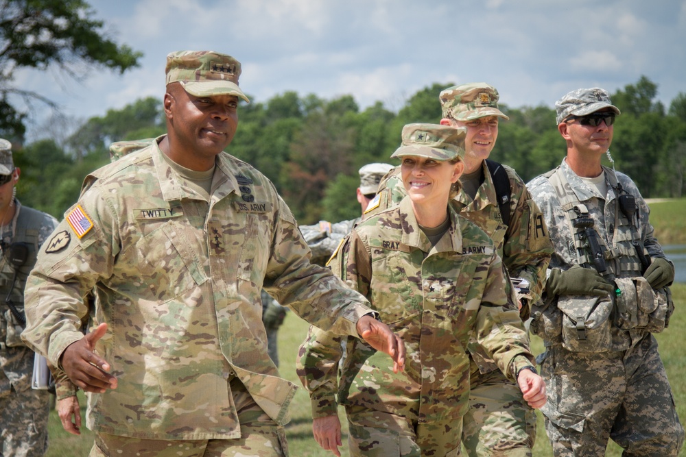 Lt. Gen. Twitty visits CSTX 86-16-03