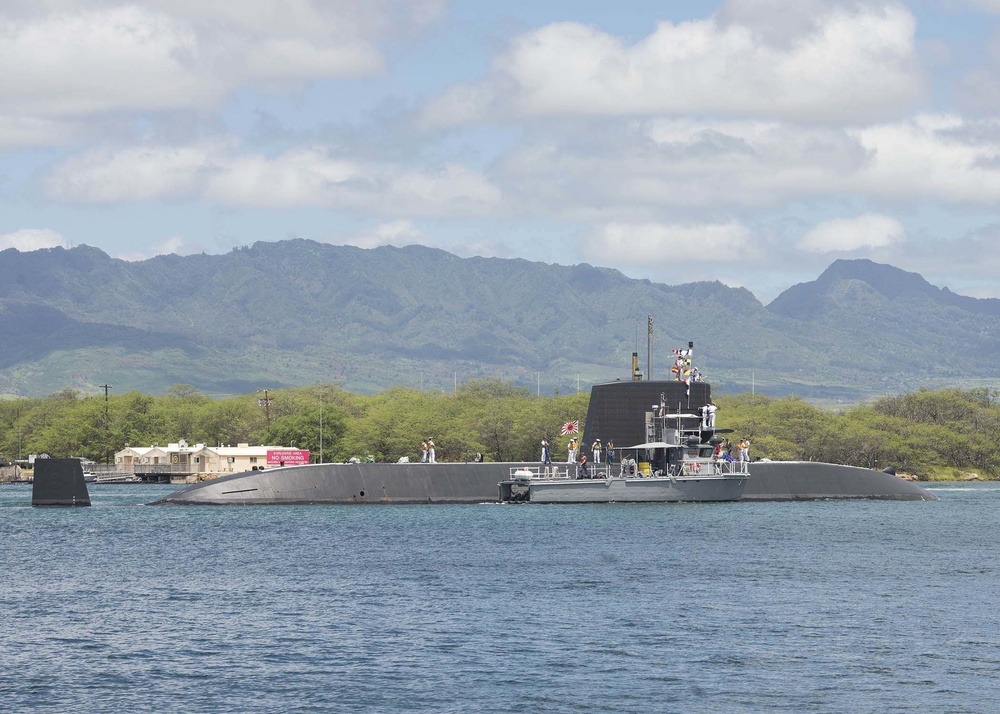 JS Takashio Arrives in Pearl Harbor