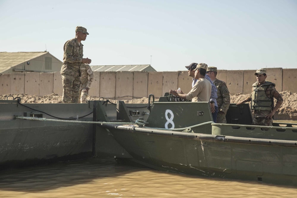 Bridging company trains Iraqi engineers on use of float bridges