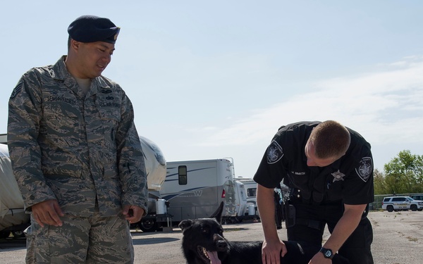 ◾902nd SFS partners with local K-9 unit for training exercise