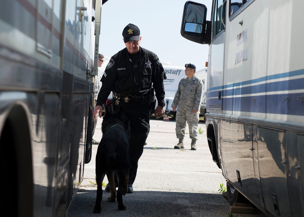 ◾902nd SFS partners with local K-9 unit for training exercise