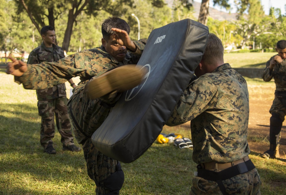 French Marines teach self-defense, tactical knife techniques