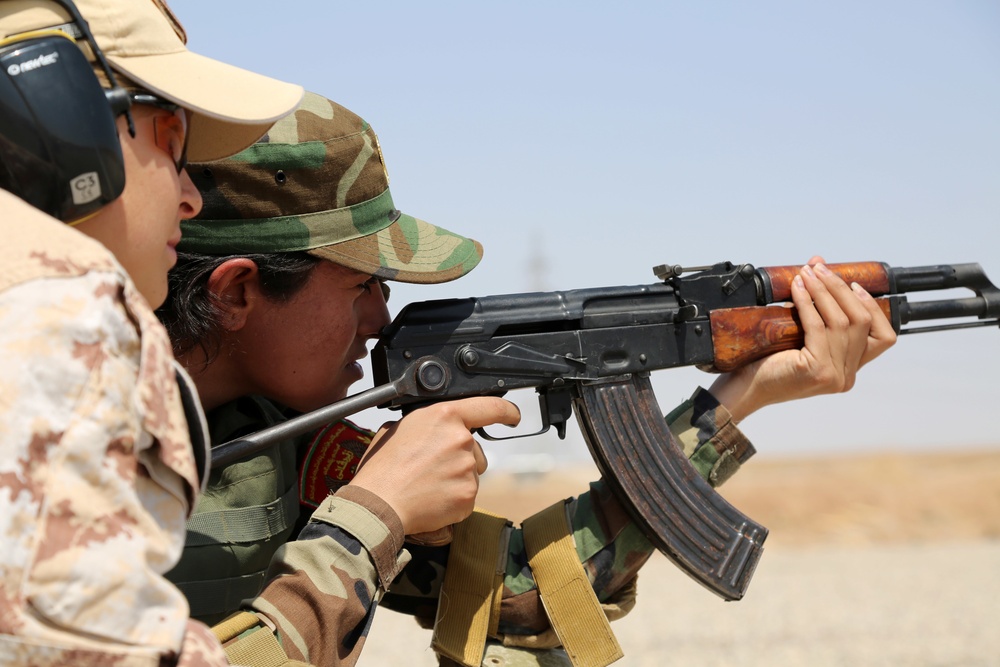 Italians train female Zeravani soldiers