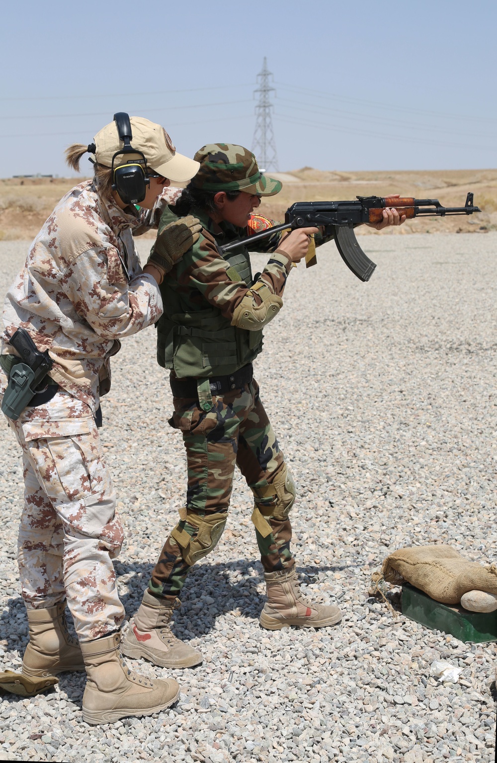 Italians train female Zeravani soldiers