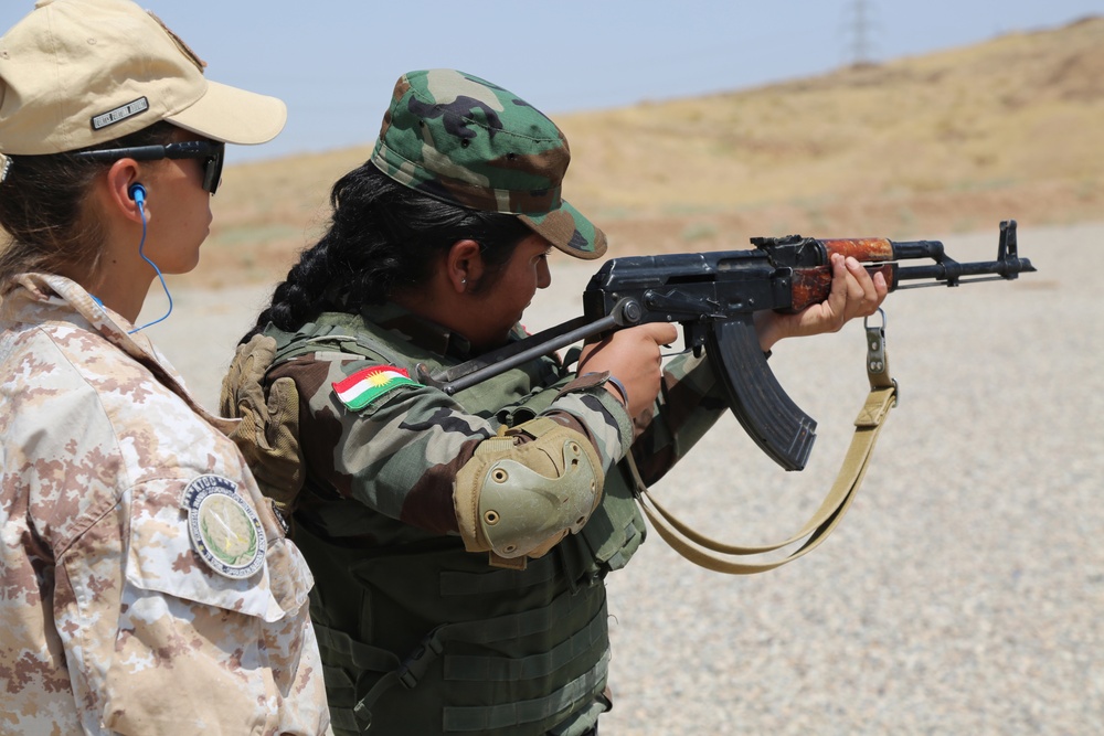 Italians train female Zeravani soldiers