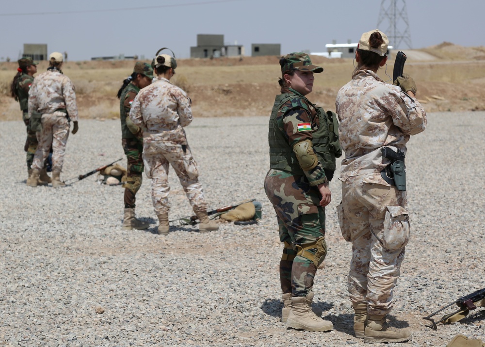 Italians train female Zeravani soldiers