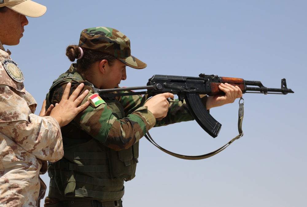 Italians train female Zeravani soldiers