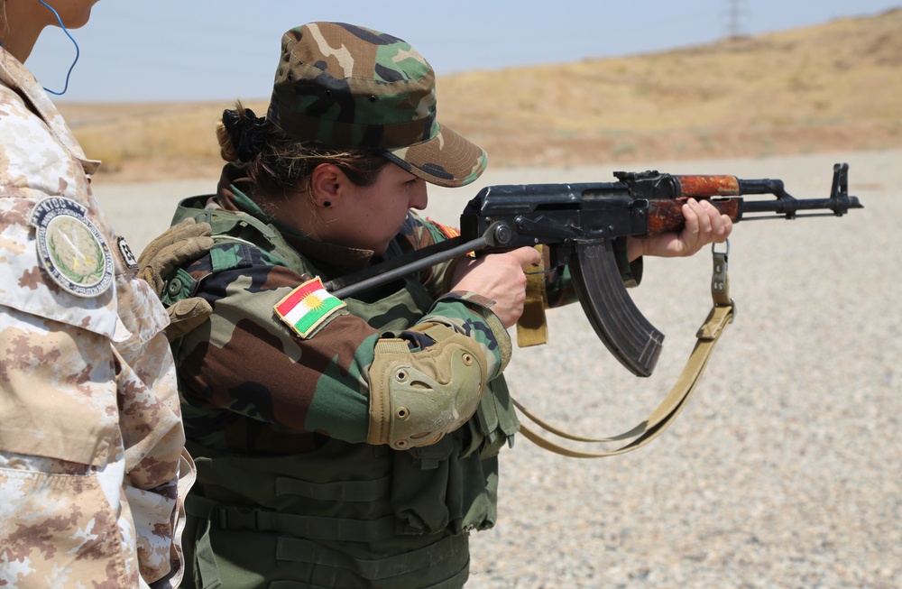 Italians train female Zeravani soldiers