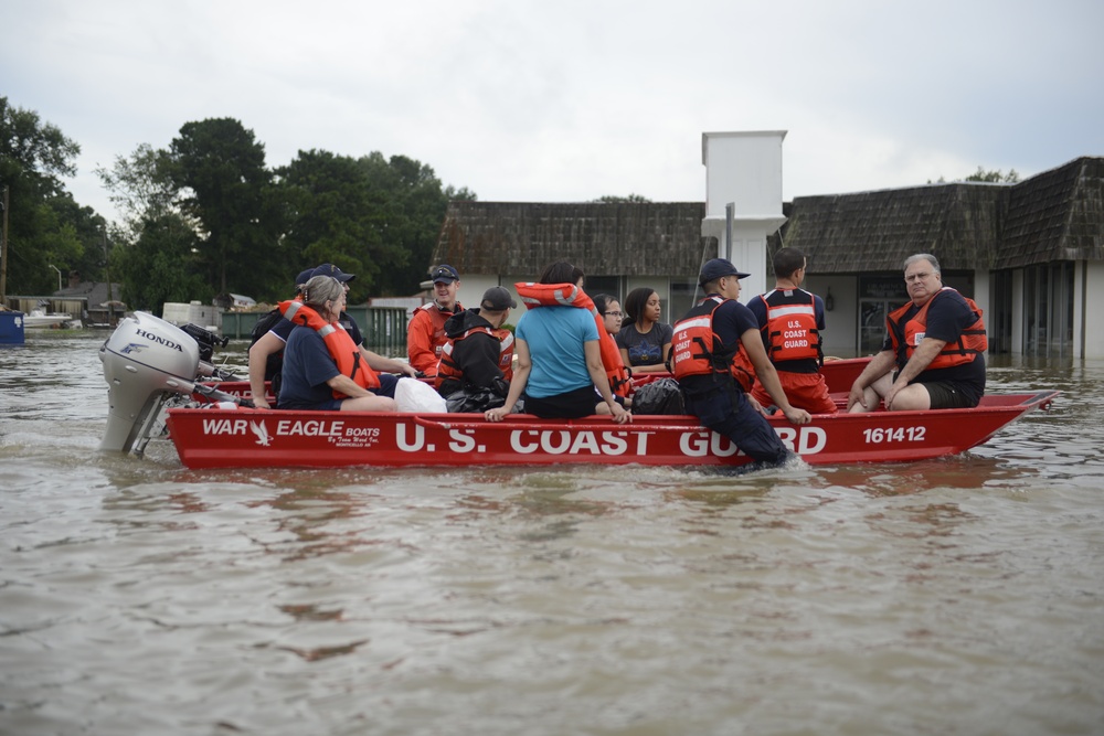 Coast Guard responds to Baton Rouge flooding